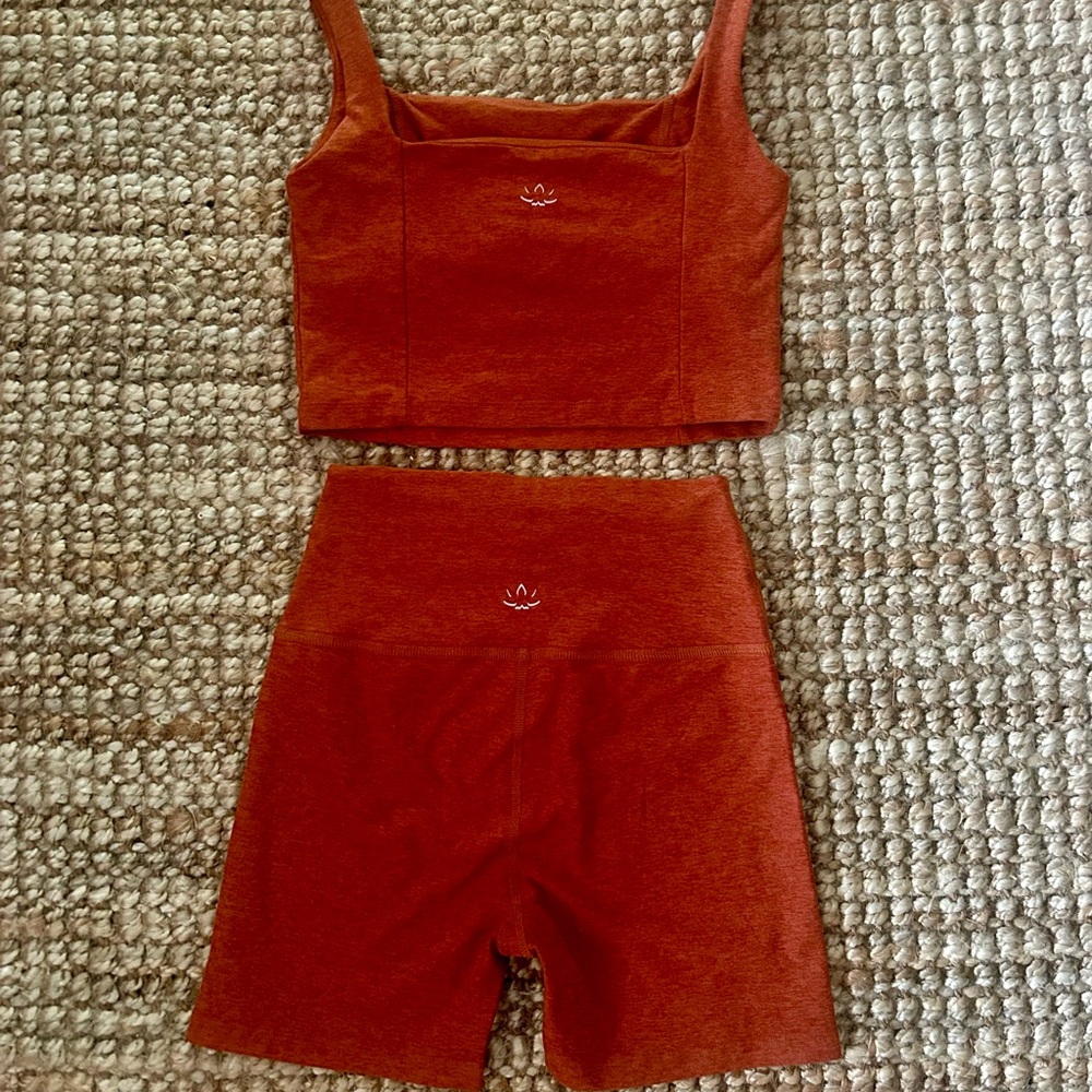 Beyond Yoga – Spacedye Impress Set Cropped Tank and Biker Shorts - Picture 7 of 9